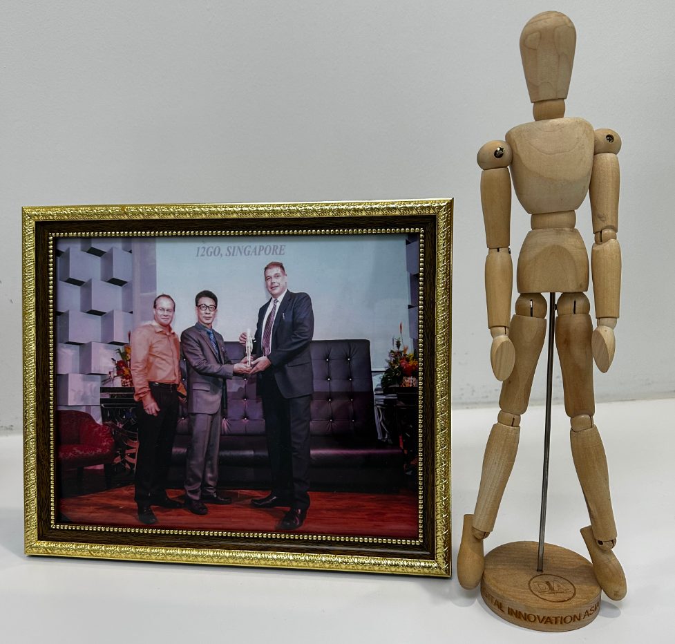 Digital Innovation Asia Award trophy and framed ceremony photo